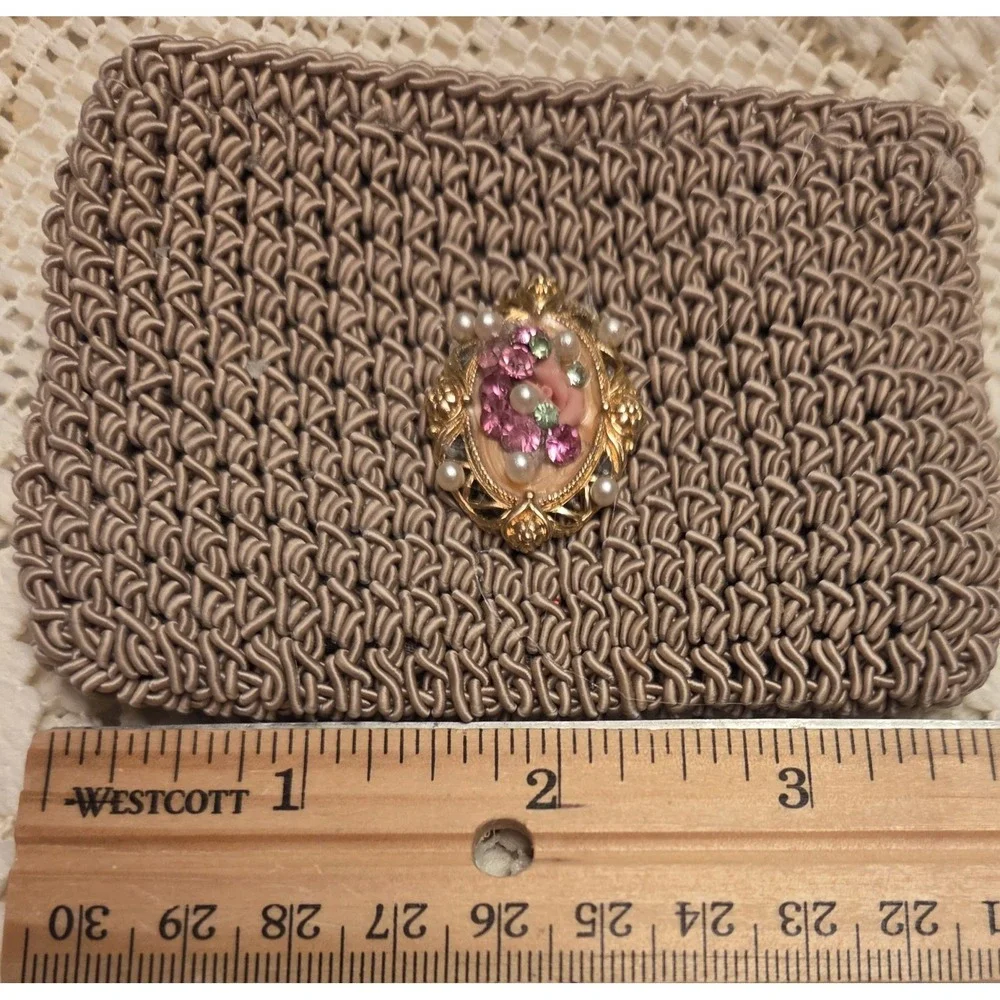 Vintage brown knit change purse with decorative vintage‎ embellishment 3.5